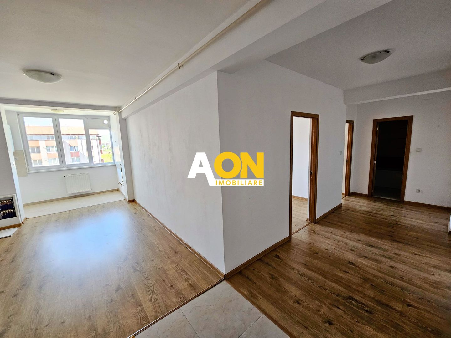 Apartament tip Penthouse, 4 camere, 2 bai, 108 mp utili + boxa, Centru - Poză 1