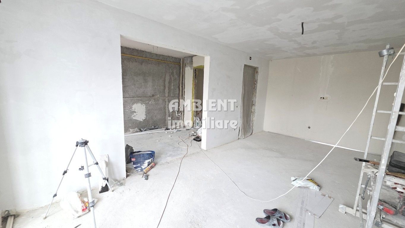 Apartament cu 3 camere, etaj 2, in renovare, zona TRAIAN; - Poză 1