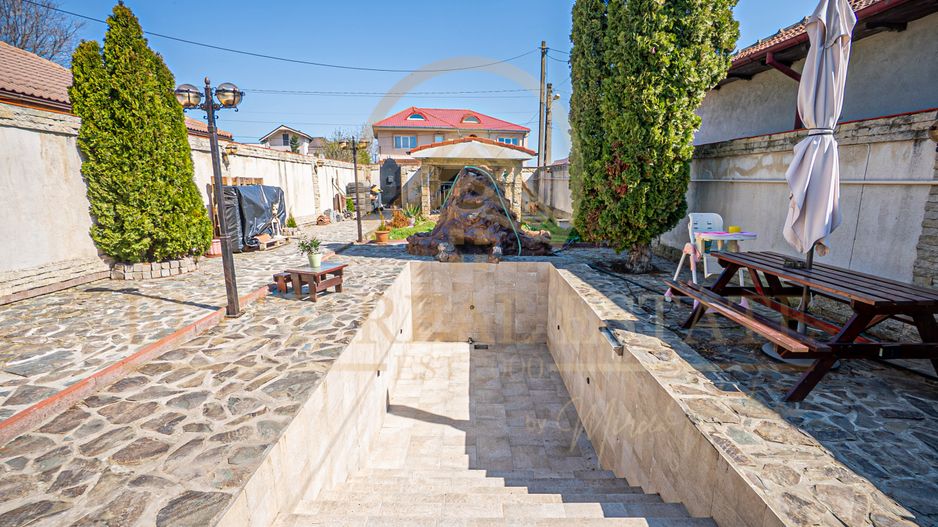 Casa De Vanzare in Palazu Mare - Teren de 455 mp cu Piscina si Garaj - Poză 5