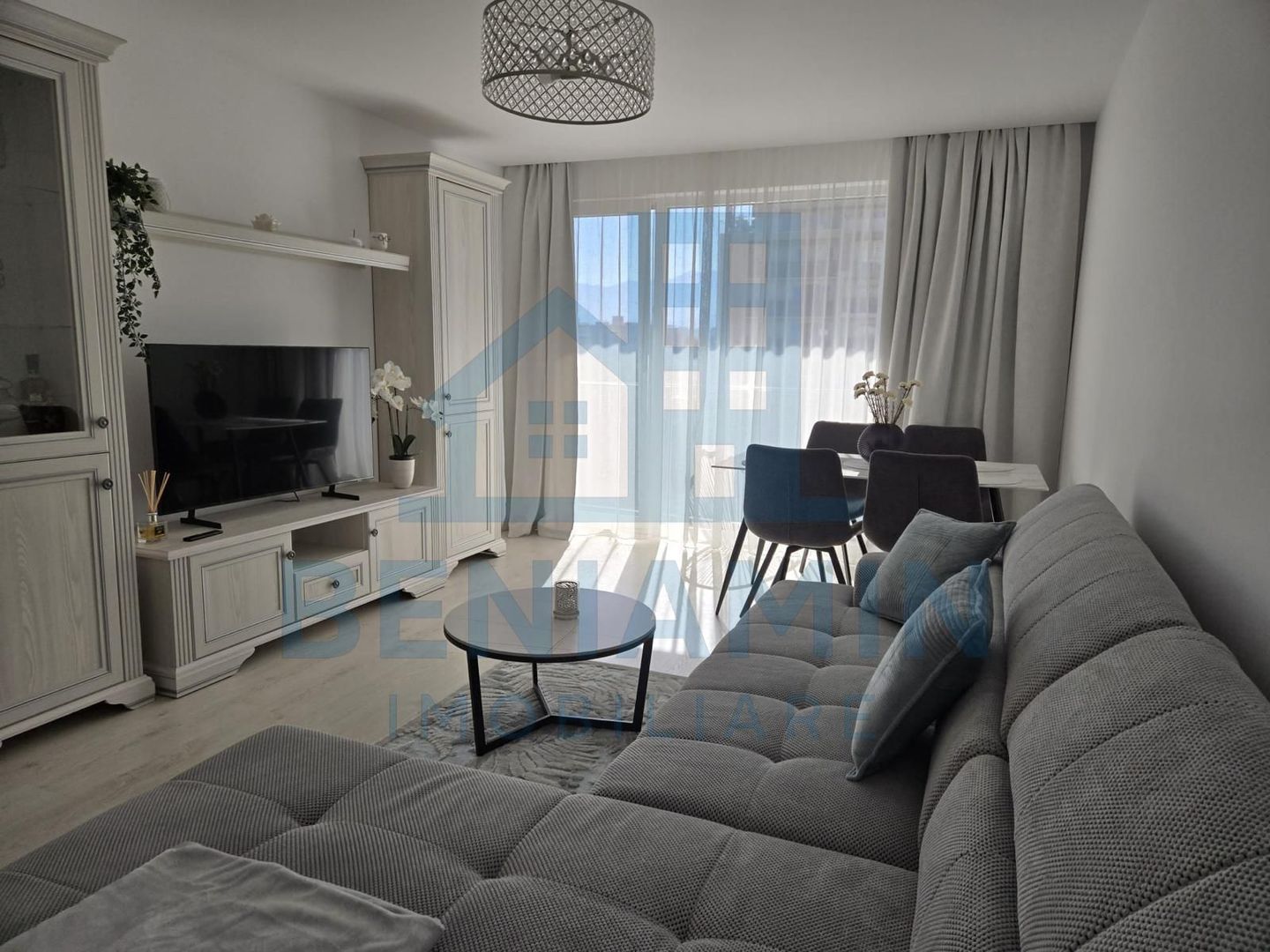 Apartament 2 camere decomandate zona Coresi 2017 70mp - Poză 1