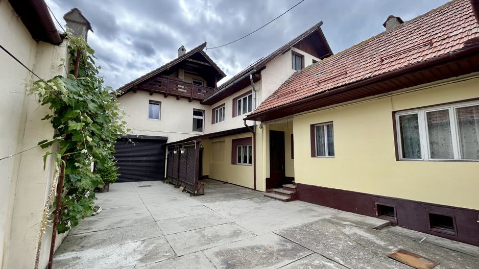 Pensiune cu potențial deosebit, vedere spectaculoasă spre Piatra Craiului - Poză 4