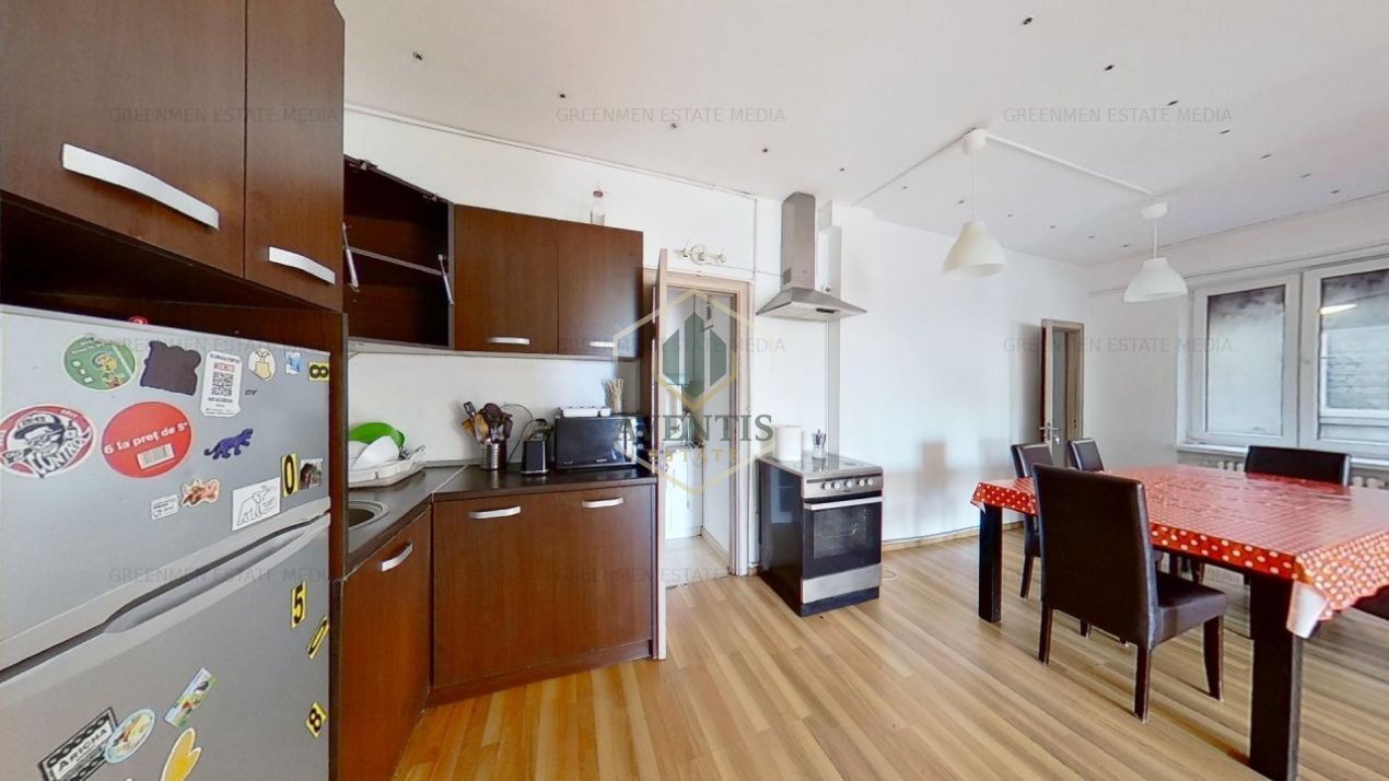 Blvd. Balcescu langa metrou Universitate, 4 camere, terasa de 50mp, 3 bai - Poză 10