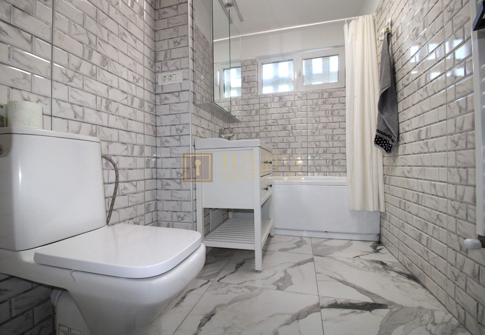 Apartament spatios, amenajat modern, dressing-Cetatii - Poză 22