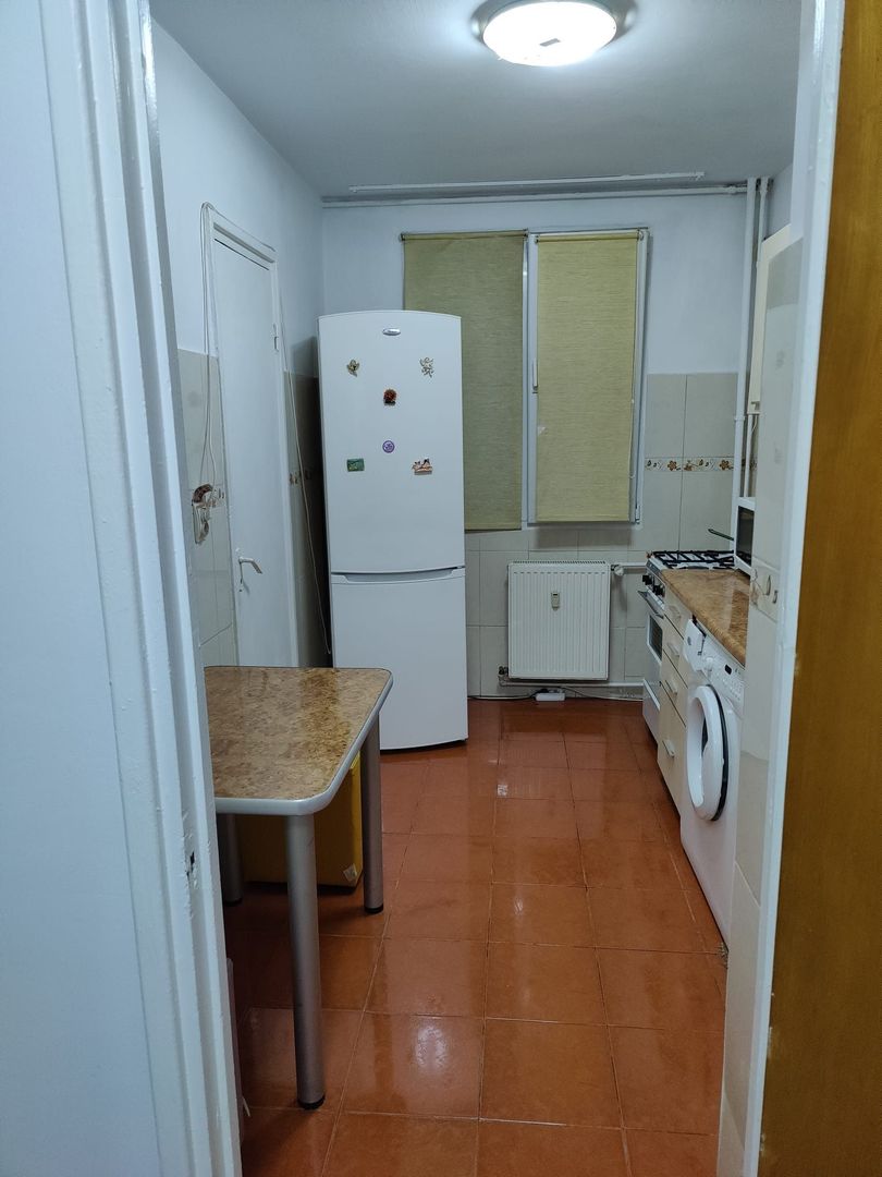 Apartament 3 camere de vânzare Drumul Taberei - Poză 2