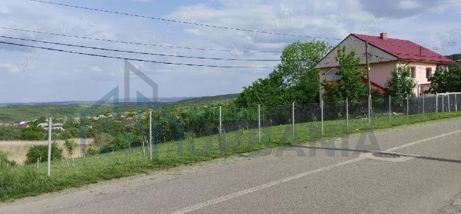 Teren intravilsn strunga - Poză 2