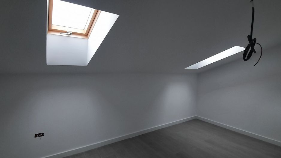 Duplex la cheie despartit prin garaj - Poză 18