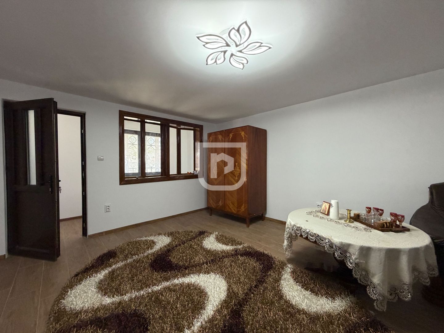 Casa renovata complet, Corlata Centru - Poză 4
