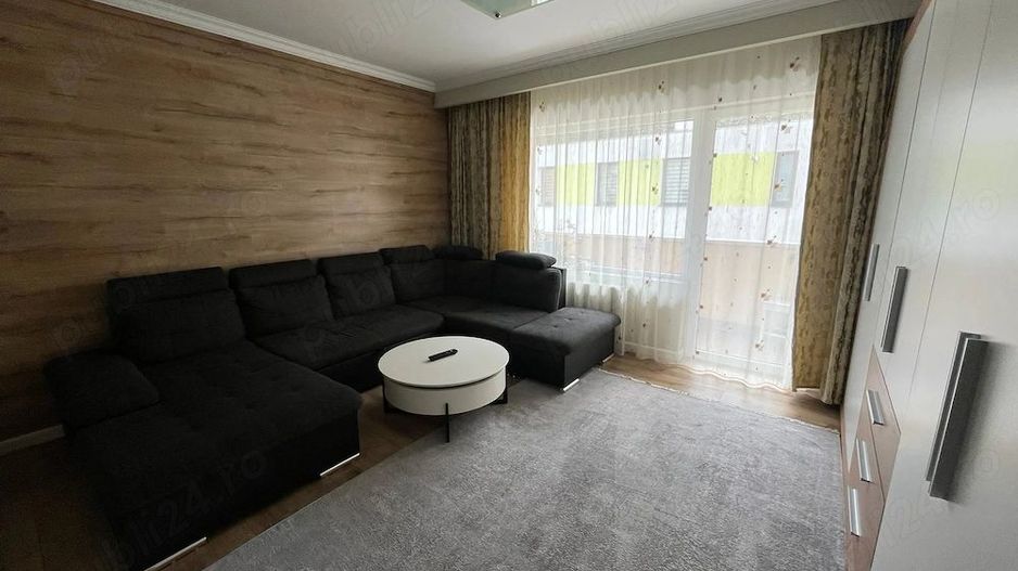 Apartament 2 camere decomandate, balcon, etaj intermediar, parcare - Poză 1