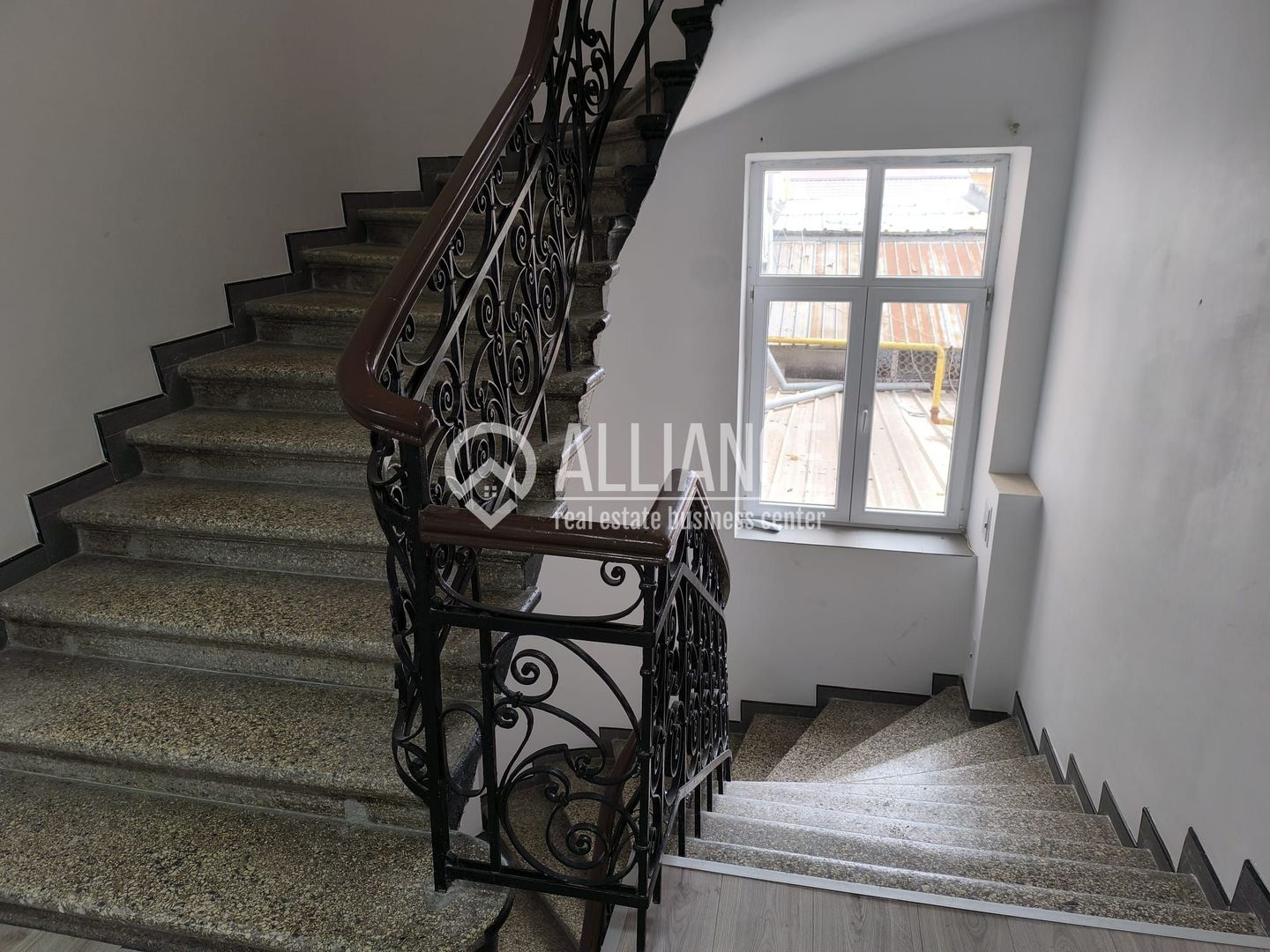 CENTRU HOTEL GRAND(COD03)- Cladire de birouri emblematica ! - Poză 17