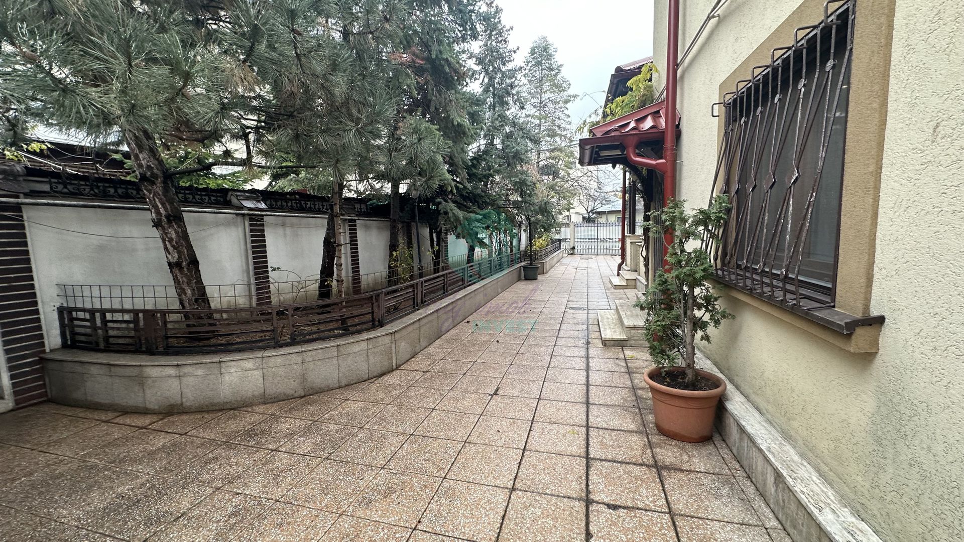 Casa formata din 2 corpuri cu TEREN 433 MP - Poză 6