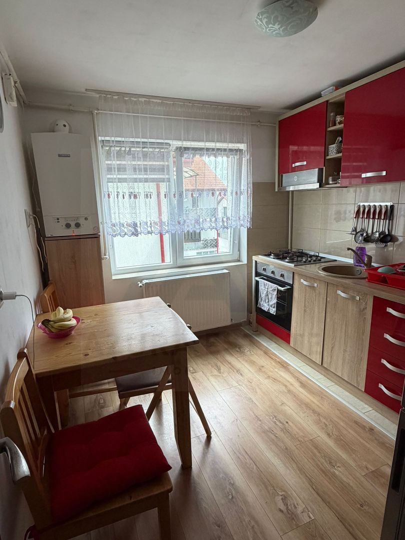 Apartament 2 camere etaj 2 cu 2 balcoane si parcare in Arhitectilor - Poză 4
