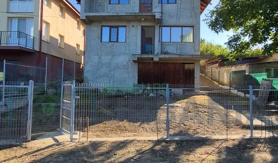 Casă de vânzare în Carlig, comuna Popricani, Iași - 264 mp - Poză 1