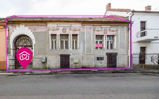 PRET AJUSTAT! Casă interbelică, demisol și curte, în centru! - Poză 1