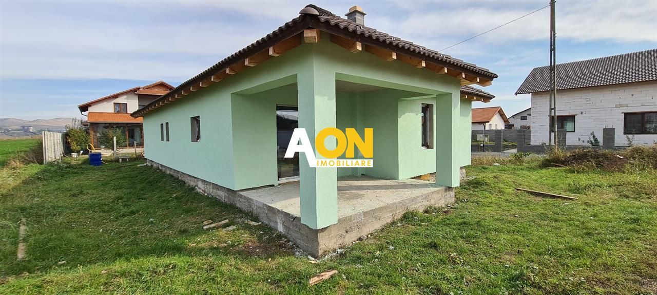 Casa la rosu cu toate utilitatile - Poză 3