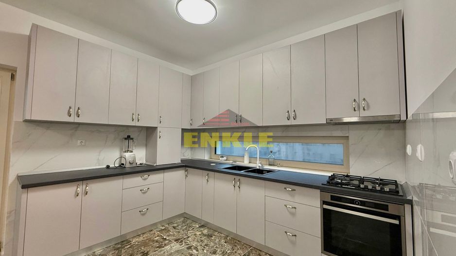 Casă / Vilă cu 4 camere de vânzare în Ultracentral, Botosani - Poză 1