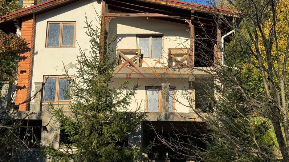 Vila S+P+E, priveliste deosebita, 6 camere, garaj, terasa, Cornu, PH - Poză 2