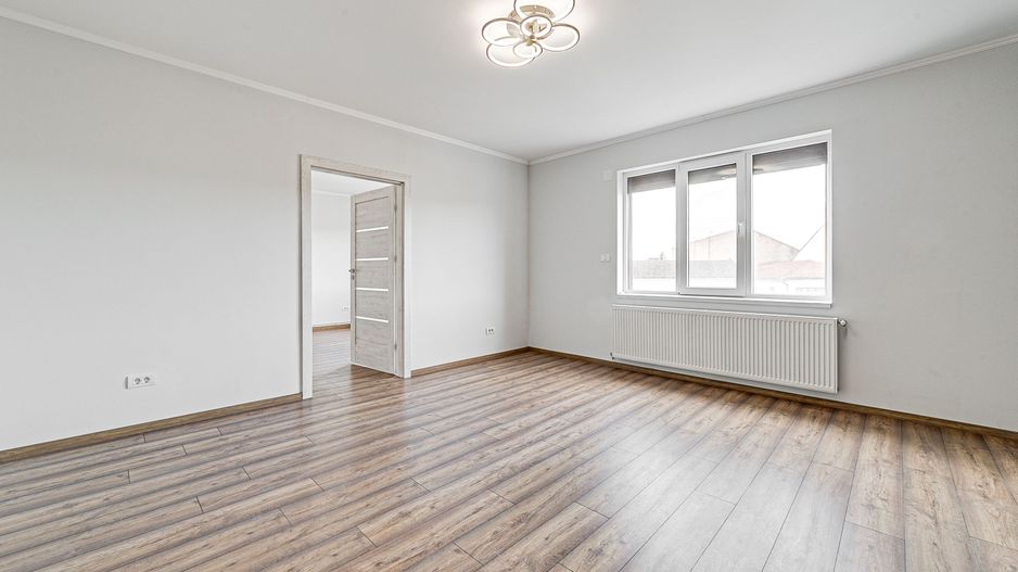 Apartament spațios în zonă centrală - Poză 1