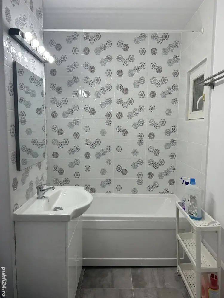De vanzare apartament 3 camere renovat total, Rahova/Teius - Poză 2
