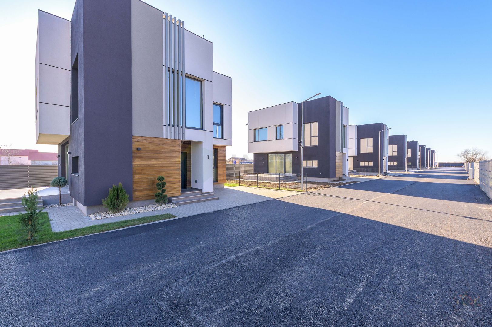 Vila Individuale de Lux în Tunari - Poză 19