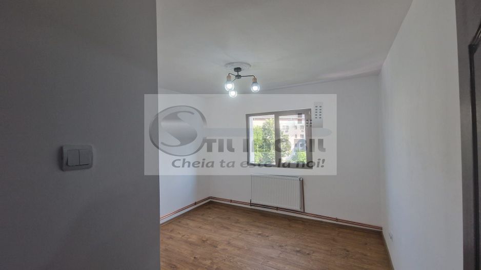 Apartament 3 camere decomandat, situat în zona Dacia - 150.000 Euro - Poză 2