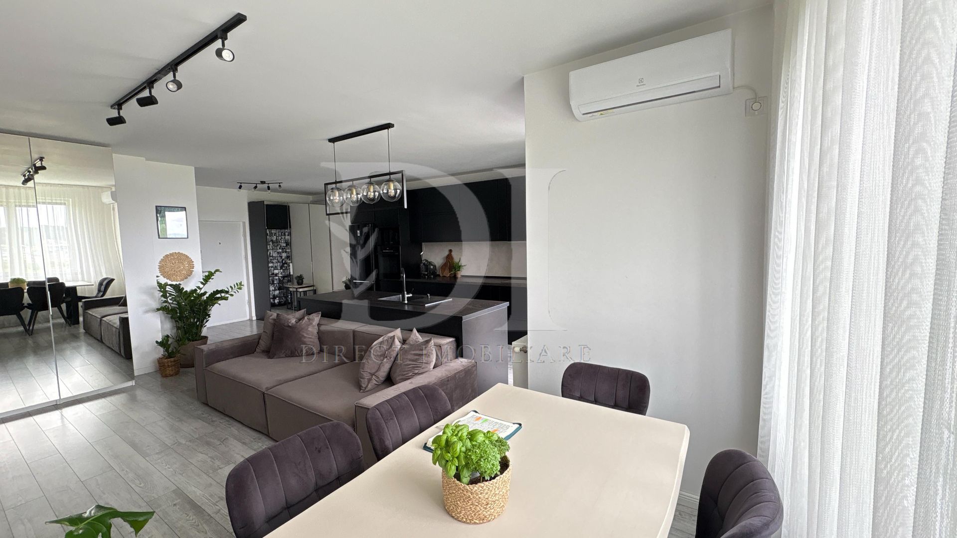 Aprtament la cheie / etaj intermediar / Zona Vivo - Poză 2