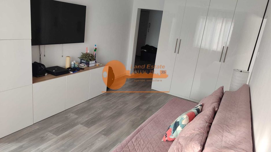 Apartament cu 4 camere in zona Crangasi(Bloc Reabilitat) - Poză 5