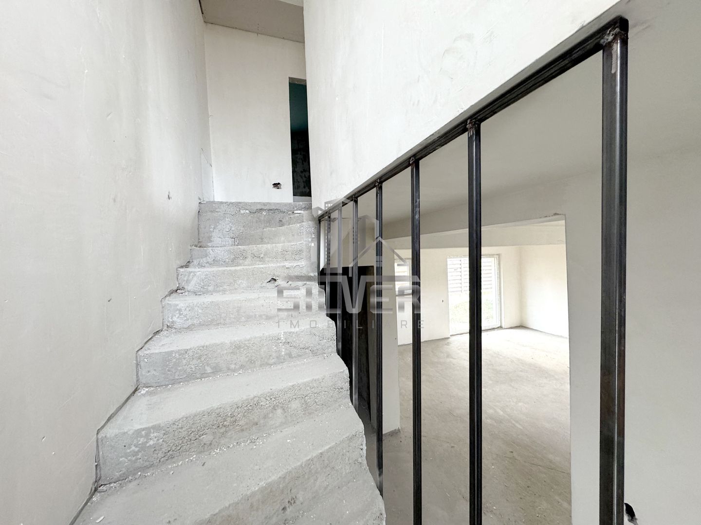 Casa  tip duplex /Zona strazii Urusagului. - Poză 10