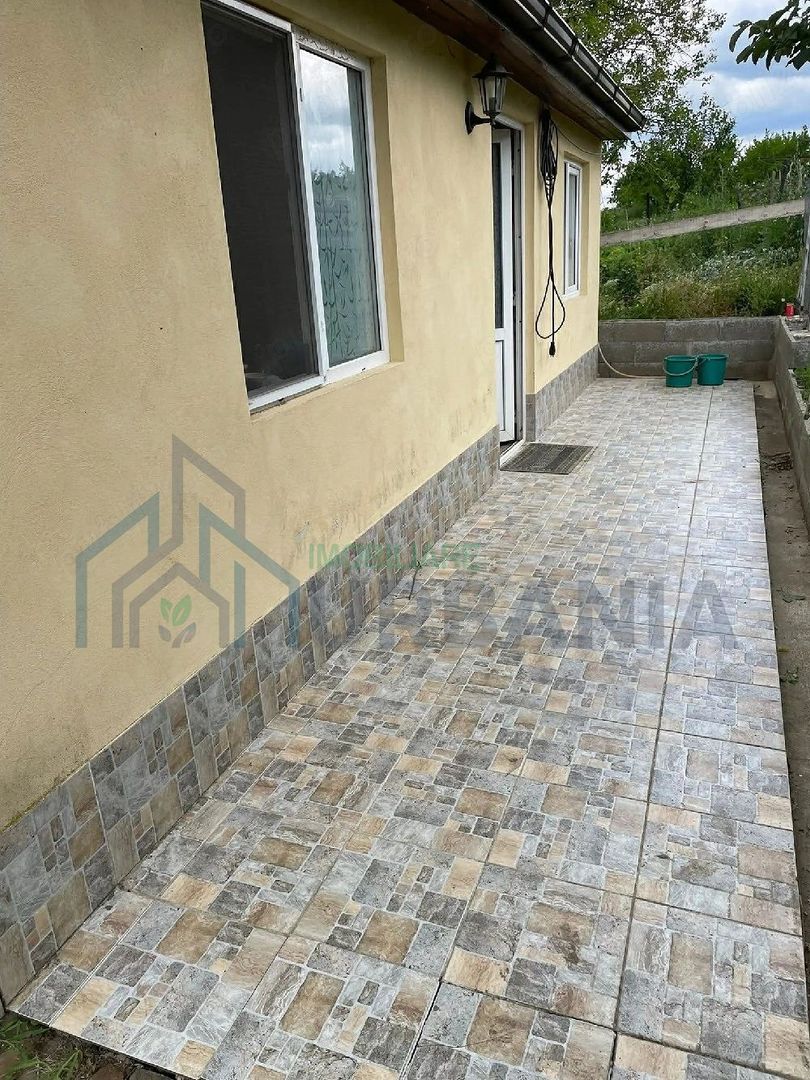 # De vanzare Casa 3 camere si teren 2000 mp com. Schitu Duca - Poză 3