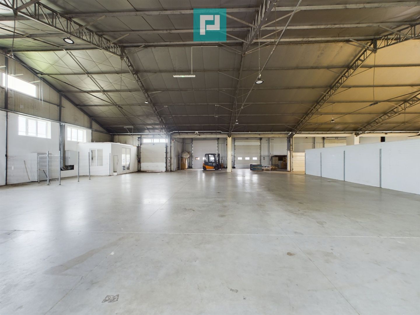 Hală cu birouri și platformă betonată de 2.500 mp - Poză 10