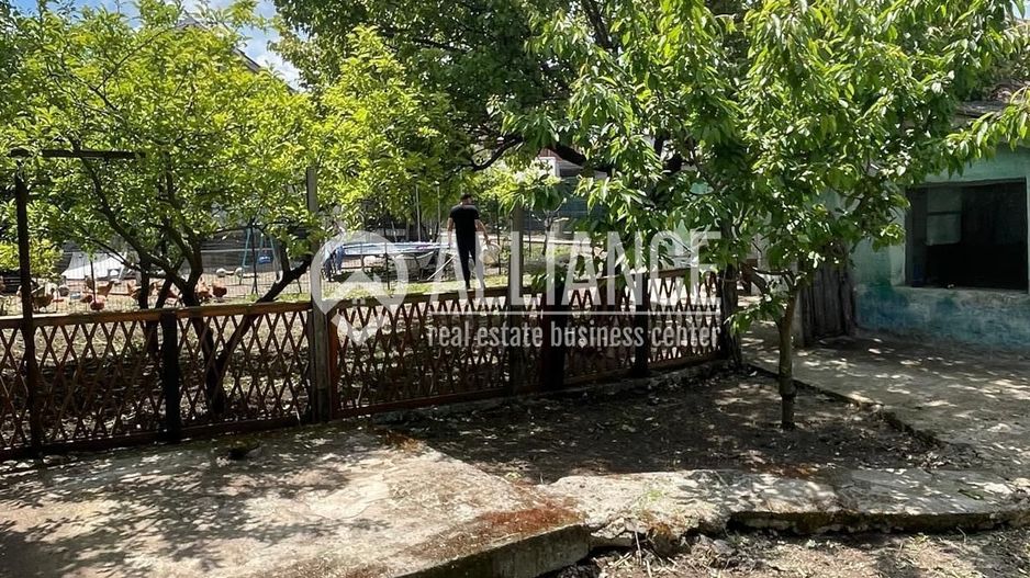 VALU LUI TRAIAN ( cod02) - Teren 677 mp cu o casa batraneasca - Poză 1