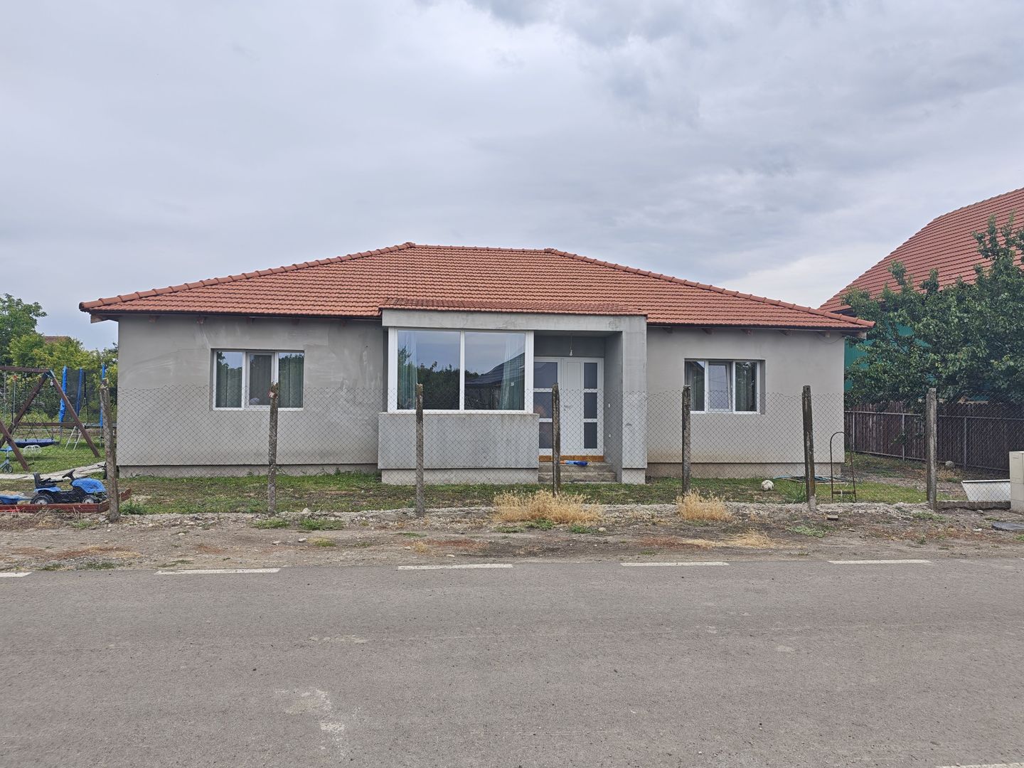 Individuala Parter Becicherecu Mic,4 Camere,2Bai,Panouri Fotovoltaice - Poză 1