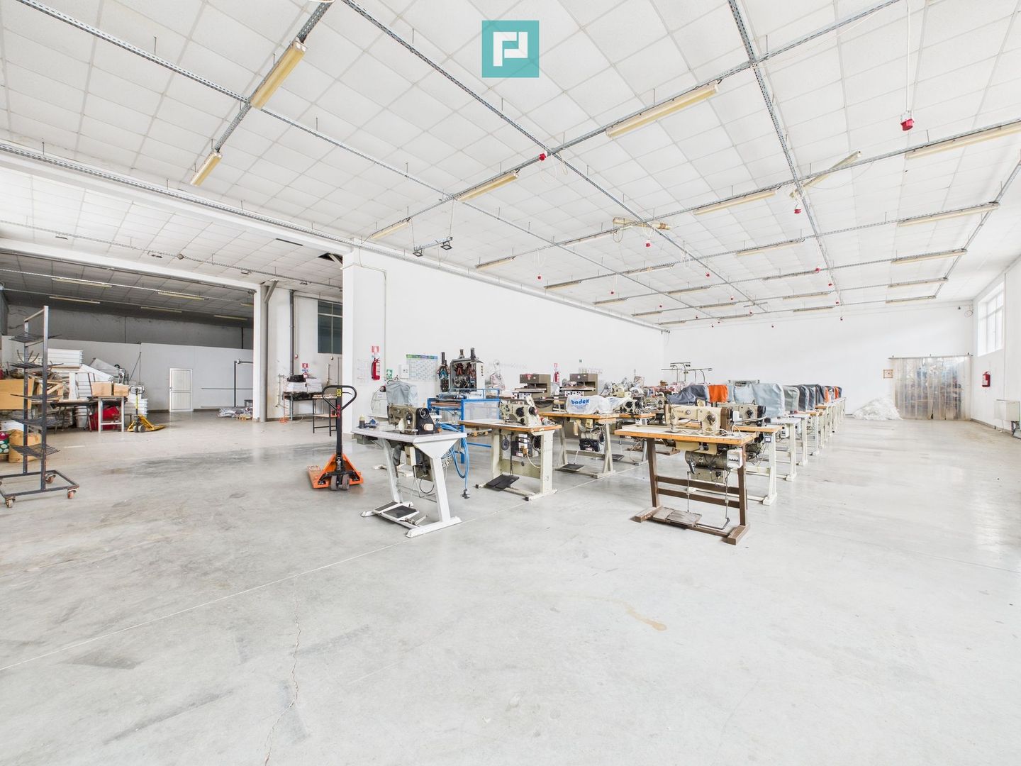 Teren 9.419 mp + hale 7.000 mp – Huși, Vaslui - Poză 9