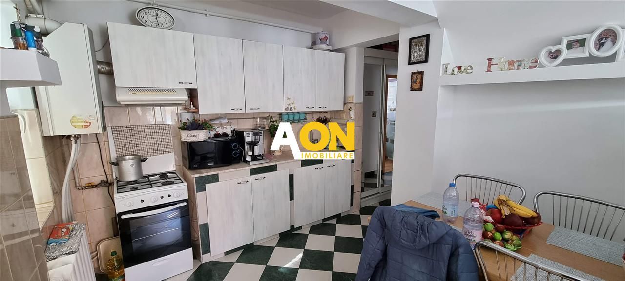 De vanzare apartament 3 camere Ampoi 1 - Poză 4