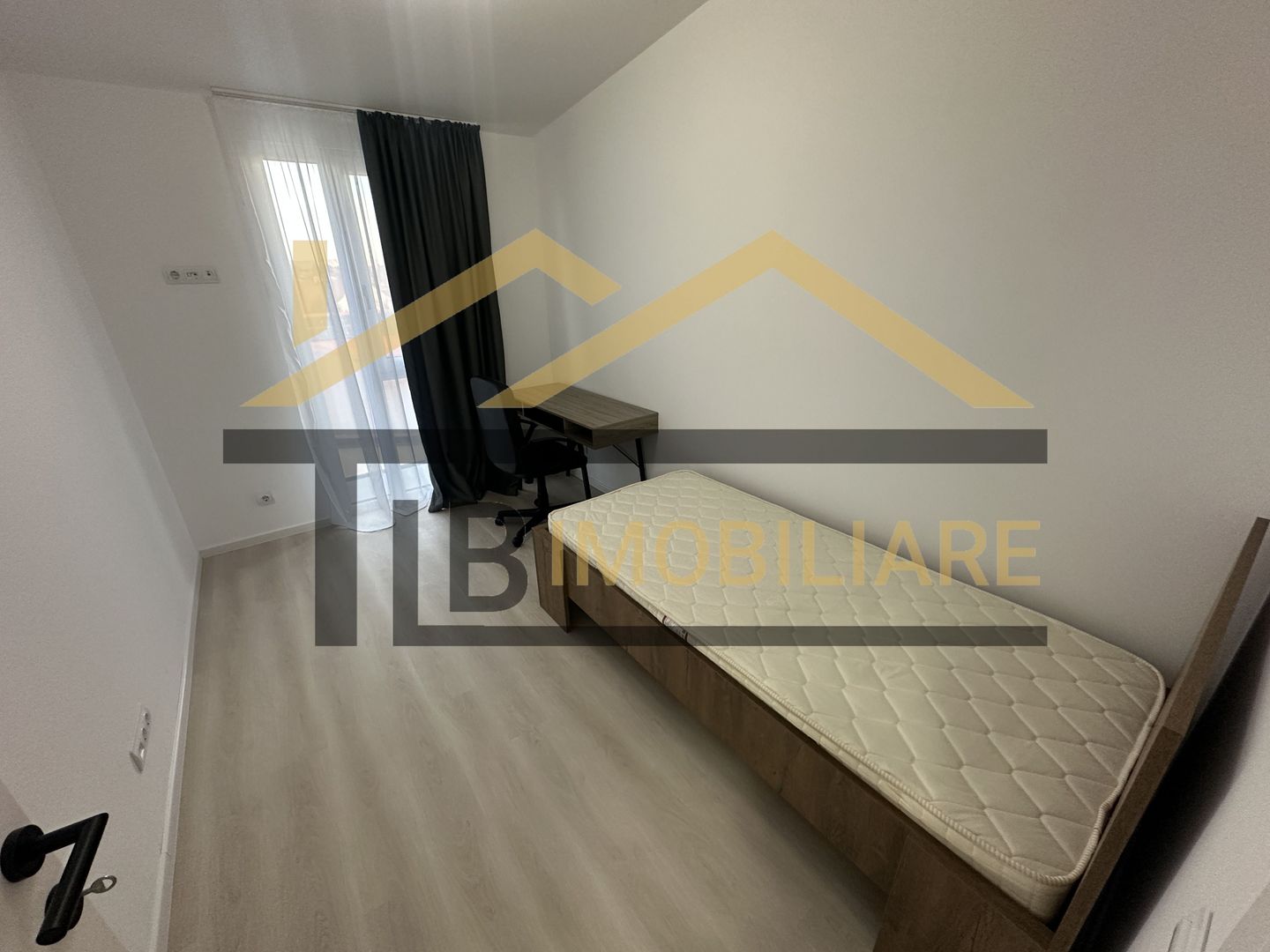 Apartament de 4 camere, 100mp, parcare, Zona Centrala - Poză 9