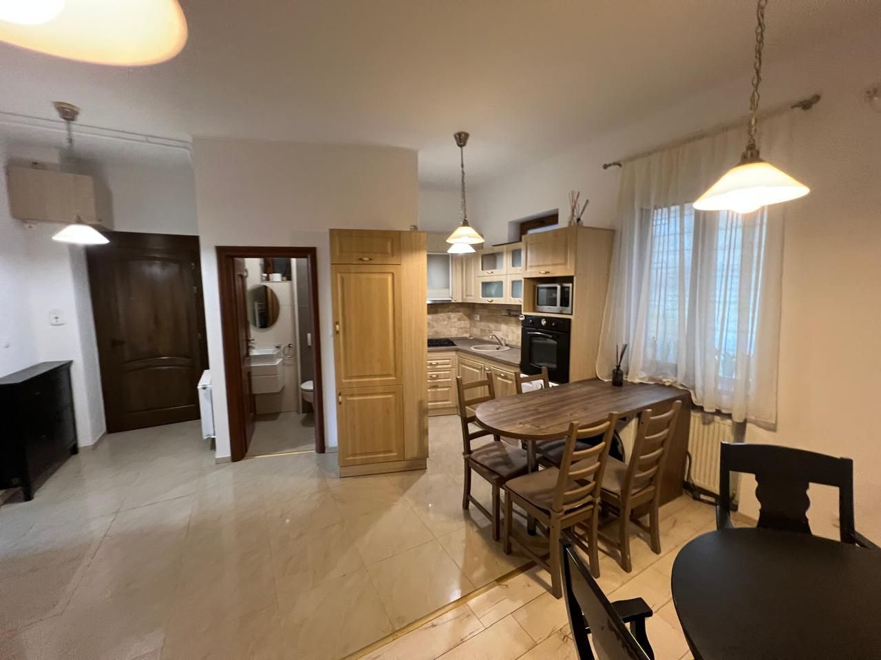 Apartament 3 camere, garaj si boxa - zona Centrala-Prefectura - Poză 4