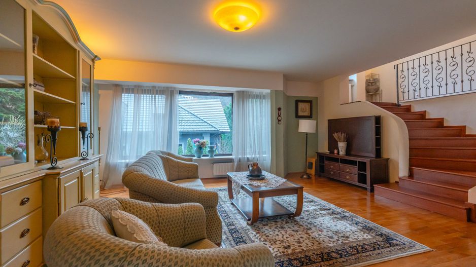 Casă individuală cu 7 camere lângă AFI Mall, ideală pentru birouri sau locuință - Poză 3