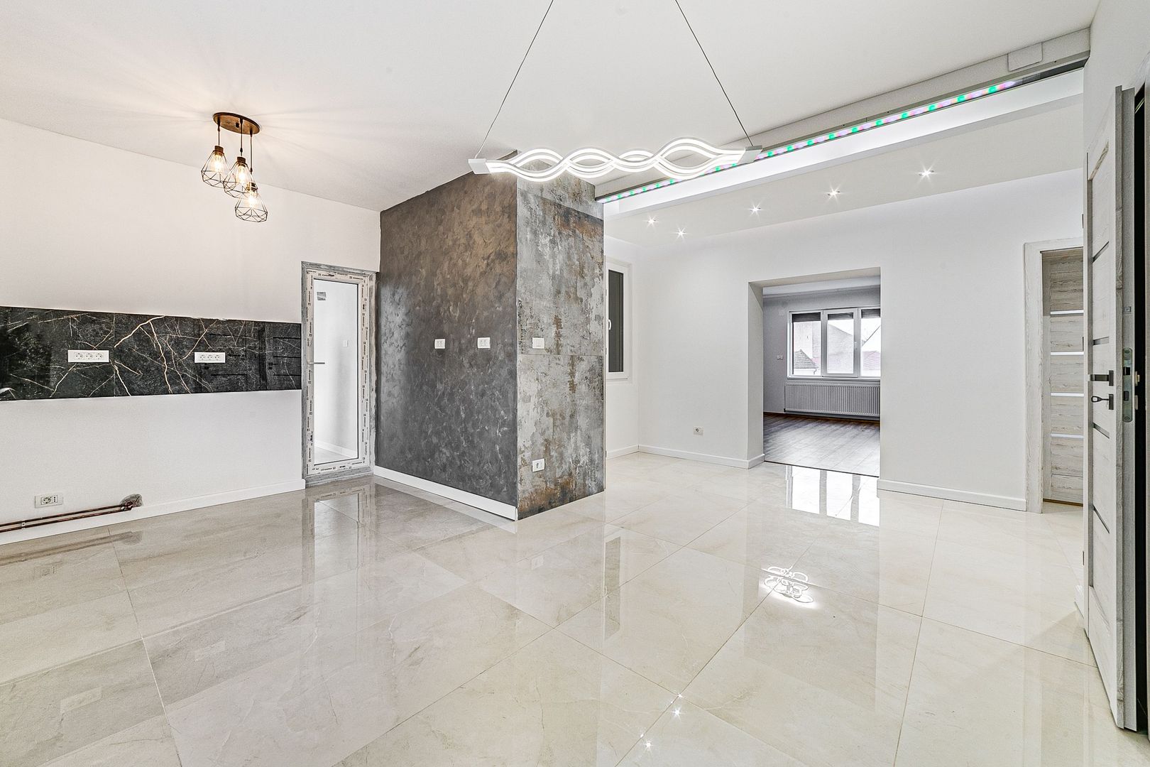 Apartament spațios în zonă centrală - Poză 4