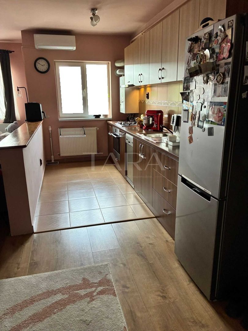 3 camere spațioase cu parcare, într-o zonă liniștită din Florești. - Poză 2