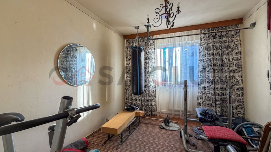 4 camere decomandate etaj intermediar, zona ''La Terenuri" - Poză 4