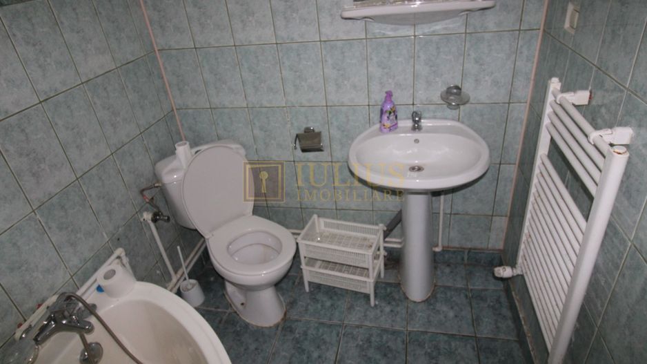 ideal pentru studenti sau o familie, cladire istorica, centrala proprie - Poză 7