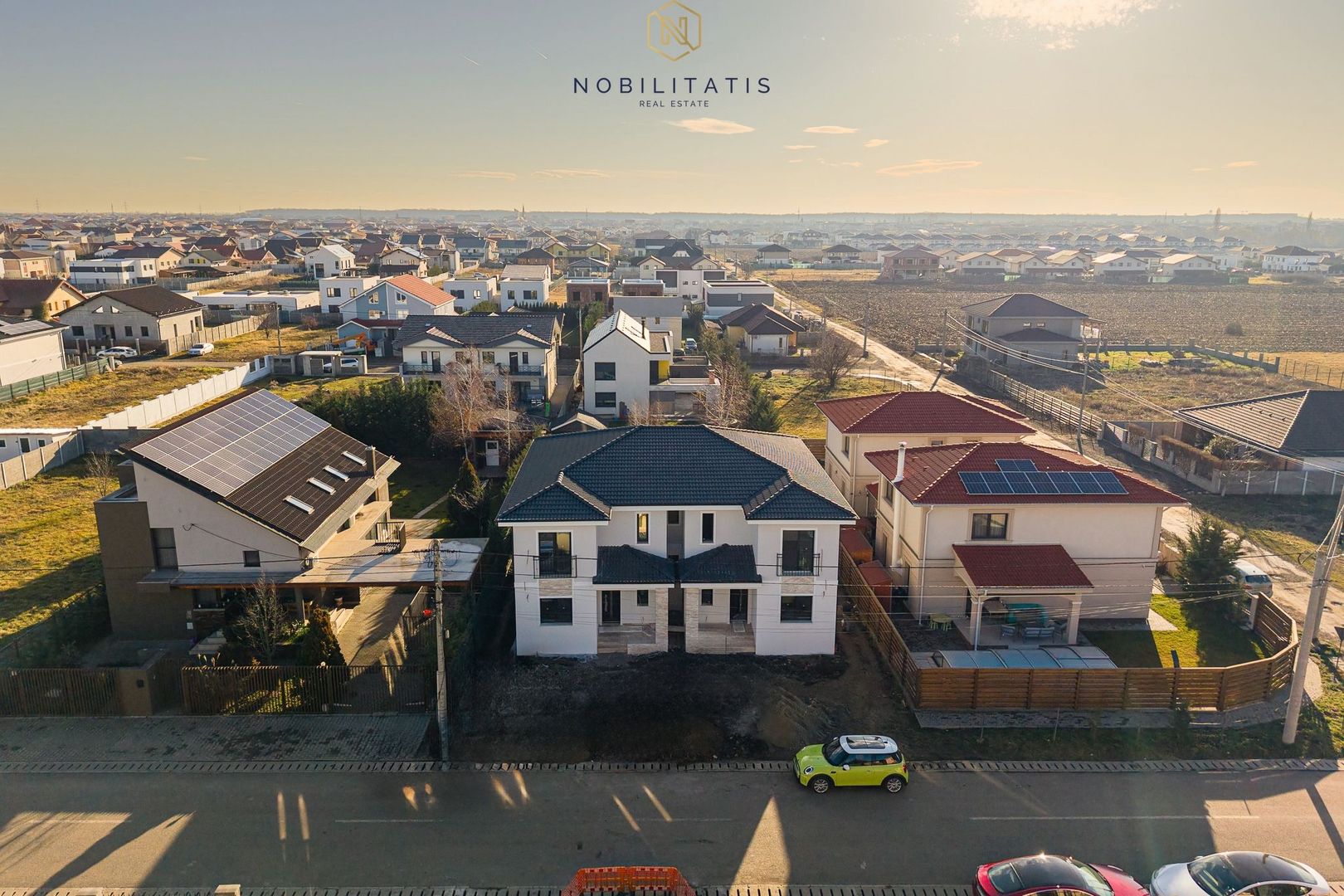 Duplex nou deosebit - despartit prin camera tehnica | Curte amenajata - Poză 12