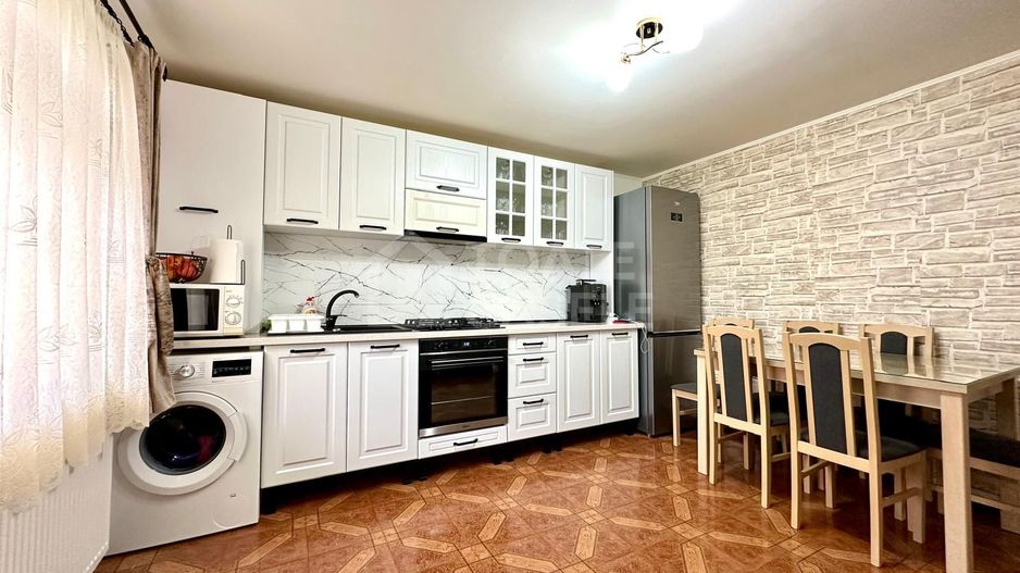 Apartament 3 camere, 2 balcoane inchise, loc de parcare, zona Junior - Poză 3