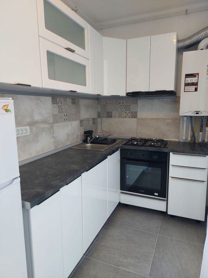 Închiriez garsonieră spațioasă,Vitan, metrou aproape, centrală proprie - Poză 7