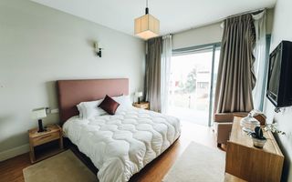 Spațiu, lumină și perspective – apartament cu potențial ridicat - Poză 3