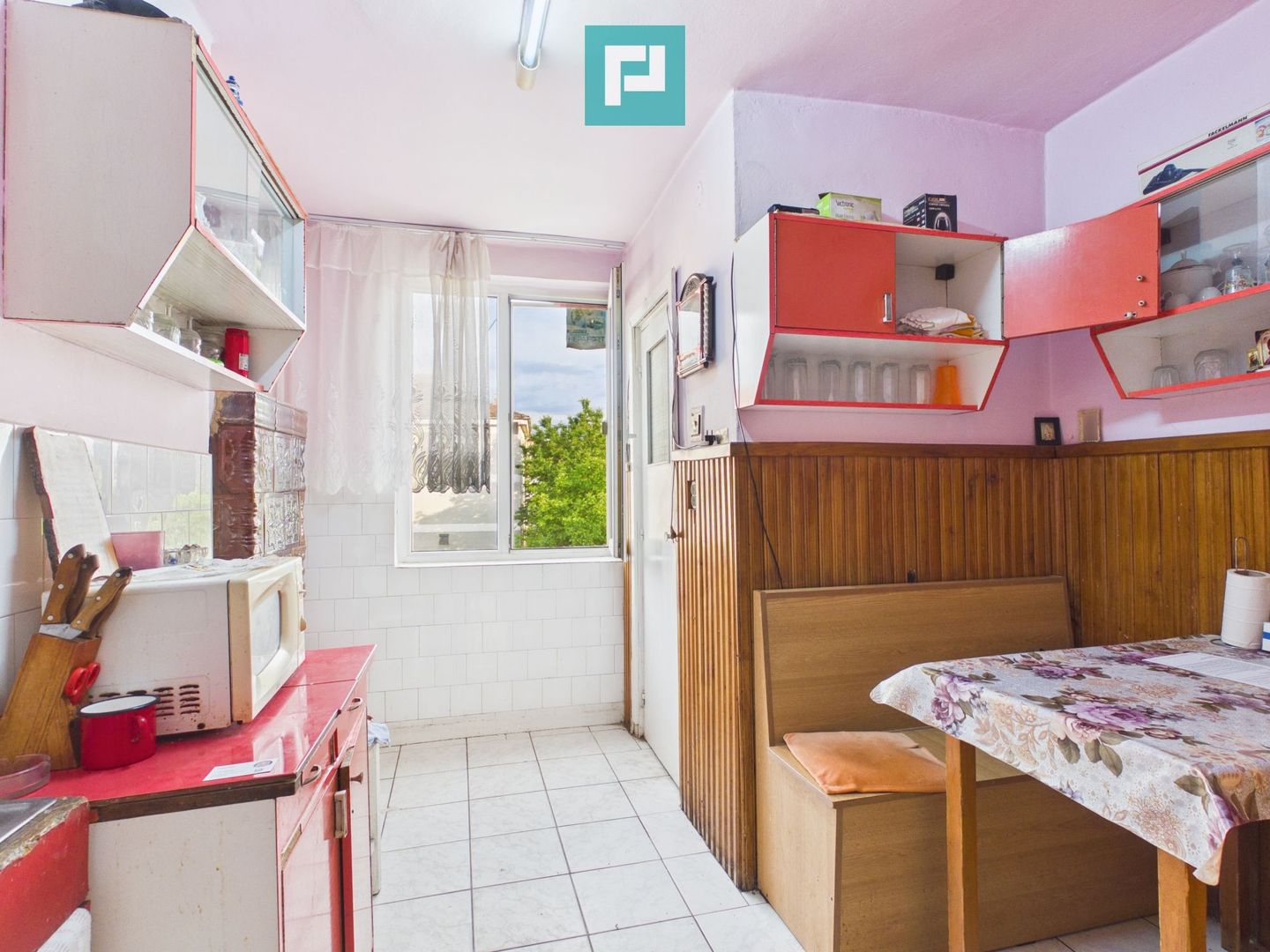 Apartament cu 3 camere zonă centrala în Lipova - Poză 2