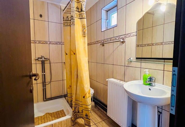 Pensiune in decor fermecator, loc de istorie si legenda, Moieciu de Jos, Bran - Poză 22