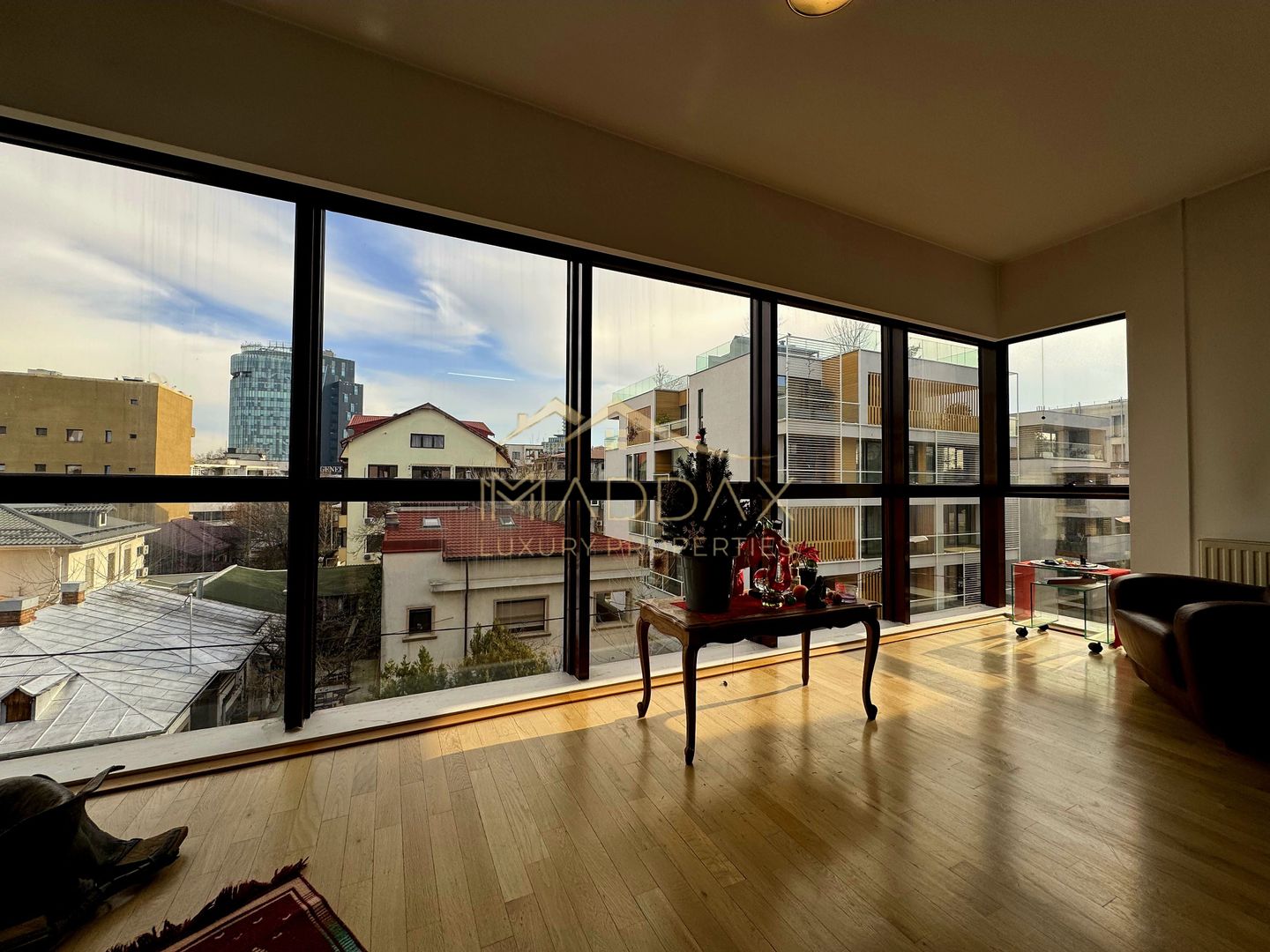 Apartament Elegant de Închiriat – 5 Camere/ 3 Băi, *Arcul de Triumf* - Poză 2