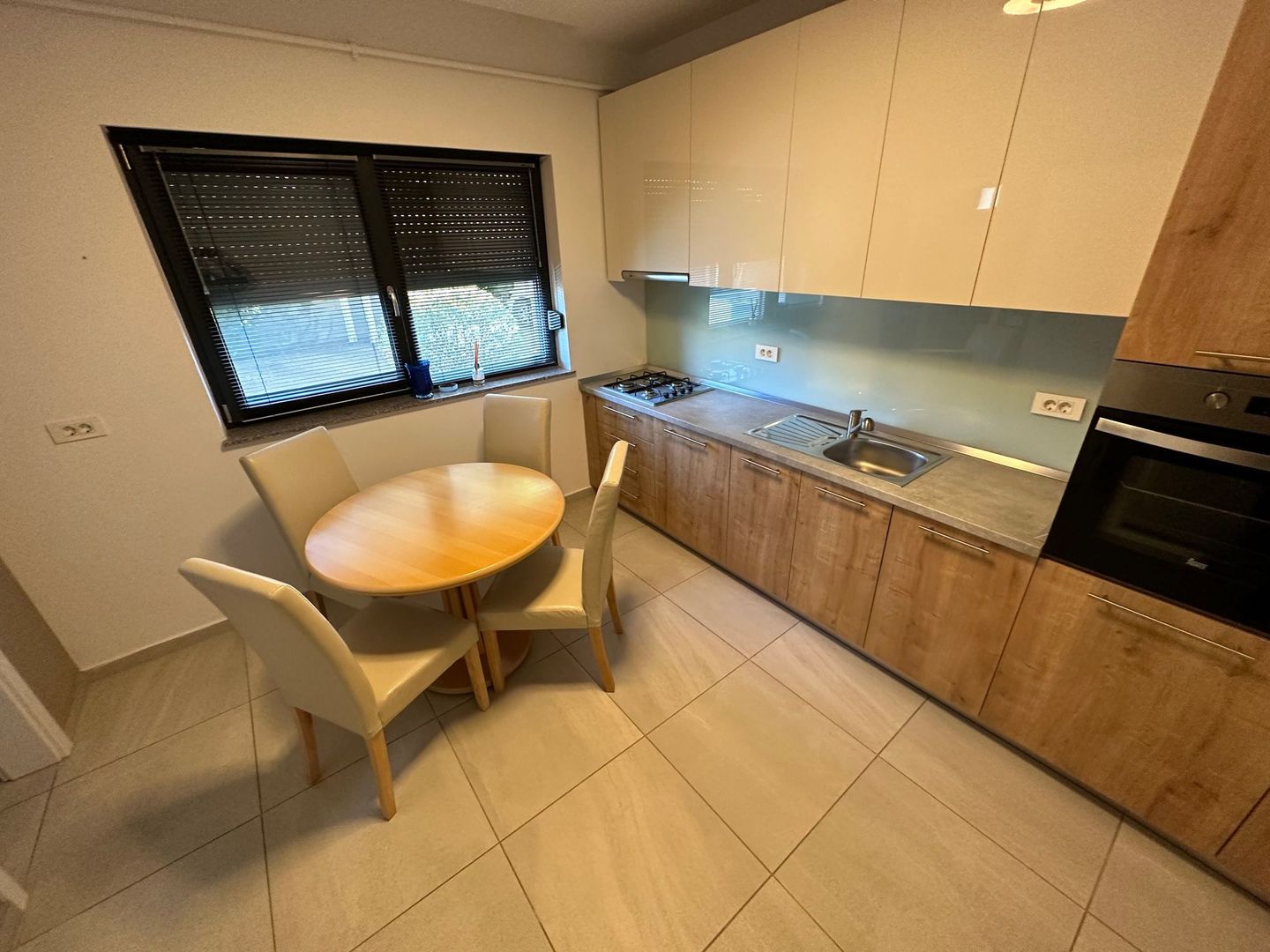 Apartament cu 3 camere de închiriat în zona Nord - Poză 6