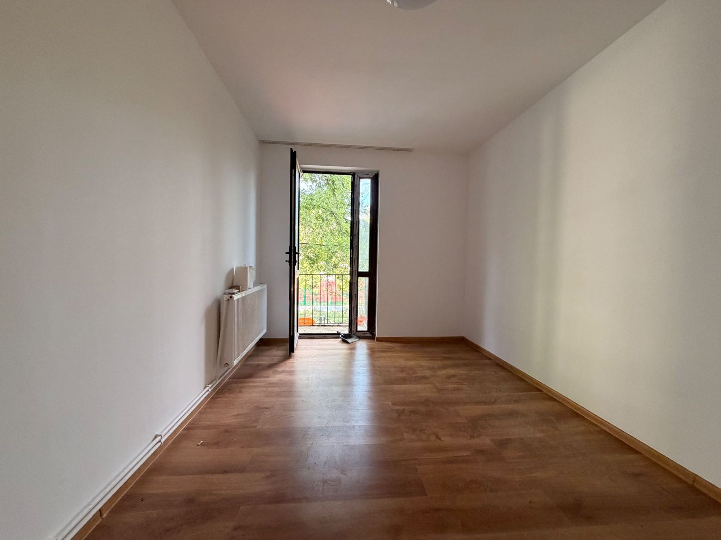APARTAMENT 2 CAMERE | PRIMAVERII | NECESITA RENOVARE - Poză 3