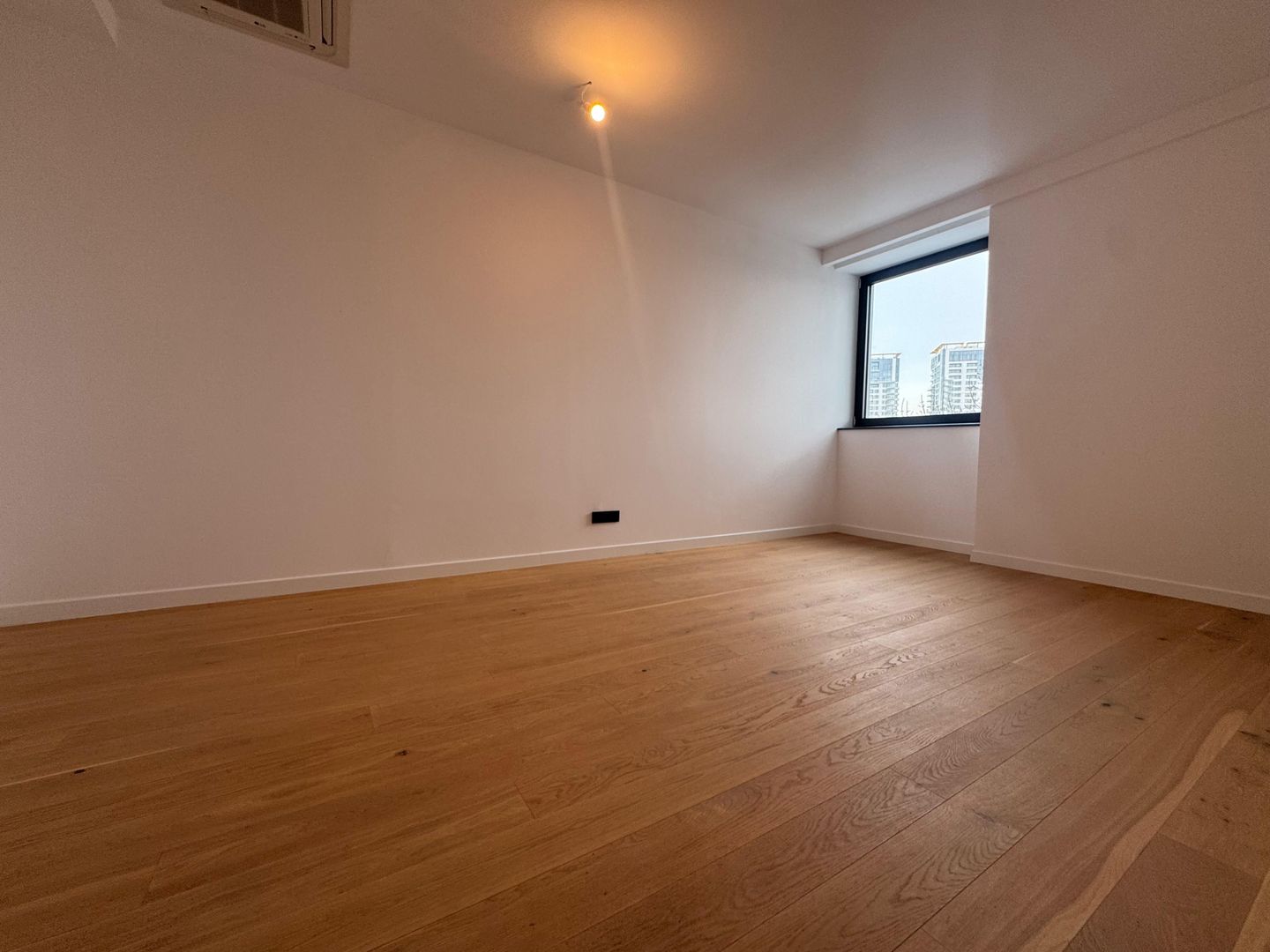 3 camere PREMIUM| 99.7 MP + 9.35 MP terasa - Poză 5